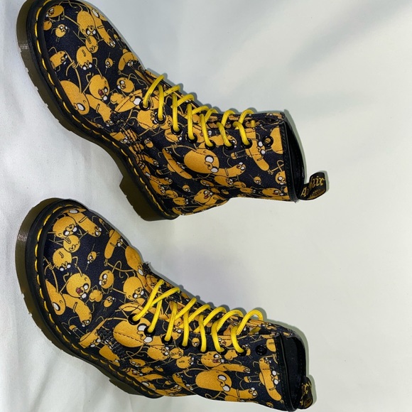 SOLD ….. CN Dr. Martens - Picture 3 of 3